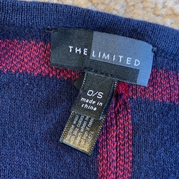 𝅺THE Limited Side Buttoned Shawl One Size Navy lined with Red/Navy Plaid EUC - Picture 4 of 6